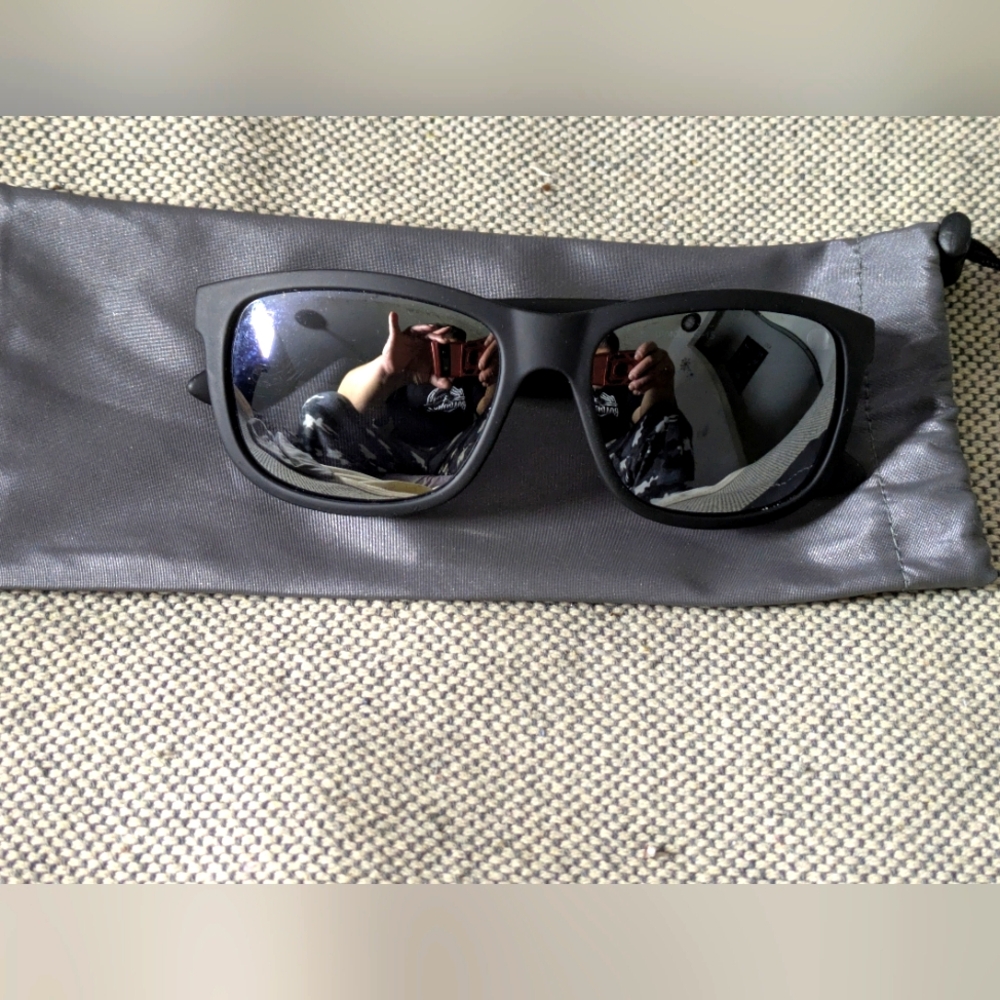 Shady Rays Polarized UV 400Black Sunglasses with Nylon Case